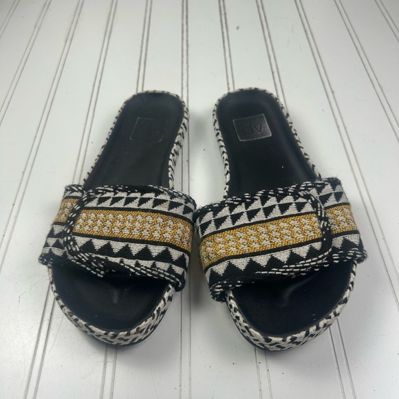 Dolce Vita Tribal Print Slide Sandals Womenโs Size 7.5 - Picture 2 of 8